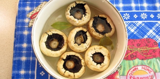 Фото приготовления рецепта: Мясной шар "Сюрприз" с грибами - шаг №8