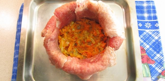 Фото приготовления рецепта: Мясной шар "Сюрприз" с грибами - шаг №30