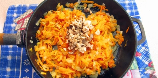 Фото приготовления рецепта: Мясной шар "Сюрприз" с грибами - шаг №16