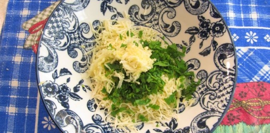 Фото приготовления рецепта: Мясной шар "Сюрприз" с грибами - шаг №21