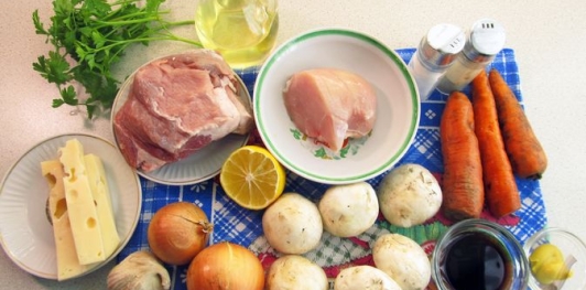 Фото приготовления рецепта: Мясной шар "Сюрприз" с грибами - шаг №1