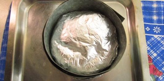 Фото приготовления рецепта: Мясной шар "Сюрприз" с грибами - шаг №28