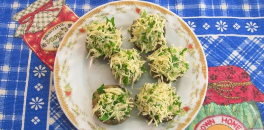 Фото приготовления рецепта: Мясной шар "Сюрприз" с грибами - шаг №23