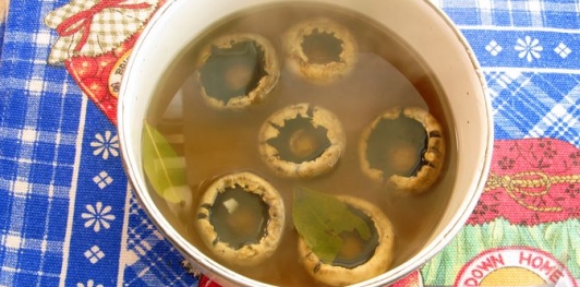 Фото приготовления рецепта: Мясной шар "Сюрприз" с грибами - шаг №9