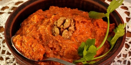 Фото приготовления рецепта: Мухаммара (икра из печёного перца с орехами) - шаг №12