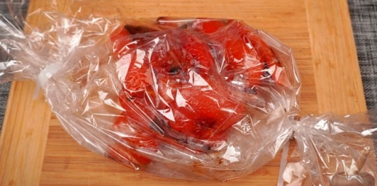 Фото приготовления рецепта: Мухаммара (икра из печёного перца с орехами) - шаг №5