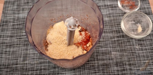 Фото приготовления рецепта: Мухаммара (икра из печёного перца с орехами) - шаг №8