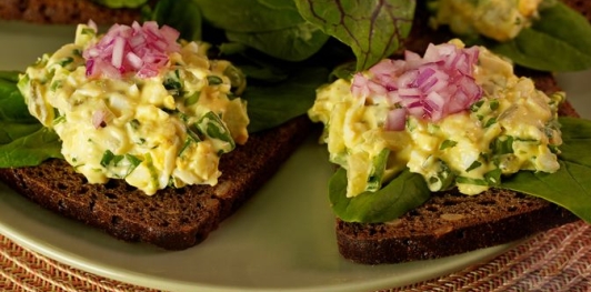 Фото приготовления рецепта: Намазка из яиц и черемши - шаг №21