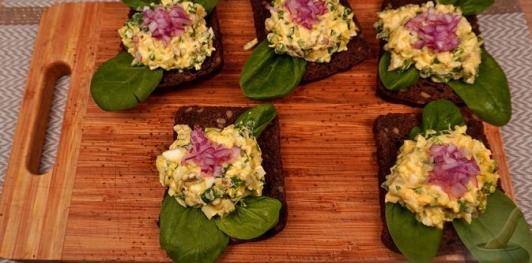 Фото приготовления рецепта: Намазка из яиц и черемши - шаг №19