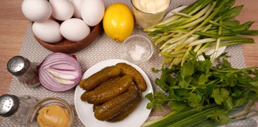 Фото приготовления рецепта: Намазка из яиц и черемши - шаг №1