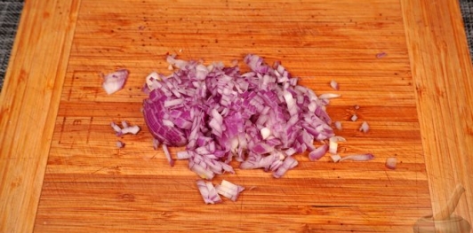 Фото приготовления рецепта: Намазка с сыром, брынзой и яблоками - шаг №4