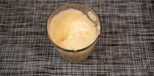 Фото приготовления рецепта: Намазка с сыром, брынзой и яблоками - шаг №3