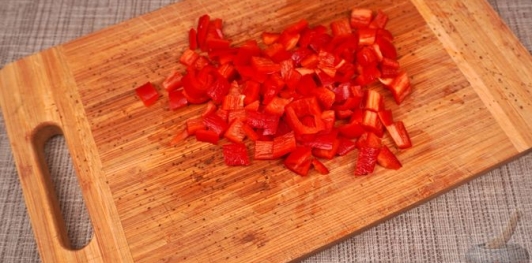 Фото приготовления рецепта: Овощной суп с квашеной капустой и фасолью - шаг №7