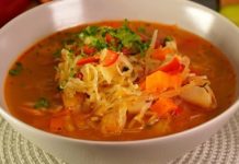 Овощной суп с квашеной капустой и фасолью