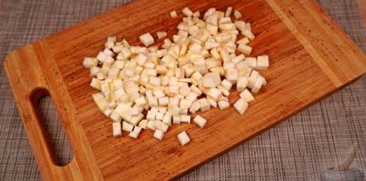 Фото приготовления рецепта: Овощной суп с квашеной капустой и фасолью - шаг №5