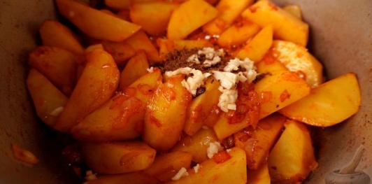 Фото приготовления рецепта: Паприкаш из картофеля - шаг №9