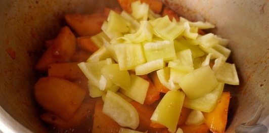 Фото приготовления рецепта: Паприкаш из картофеля - шаг №14