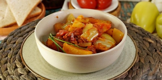 Фото приготовления рецепта: Паприкаш из картофеля - шаг №17