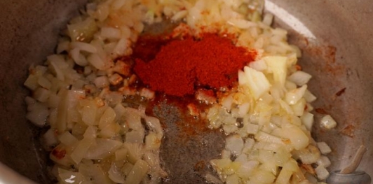 Фото приготовления рецепта: Паприкаш из картофеля - шаг №6