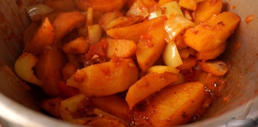 Фото приготовления рецепта: Паприкаш из картофеля - шаг №16