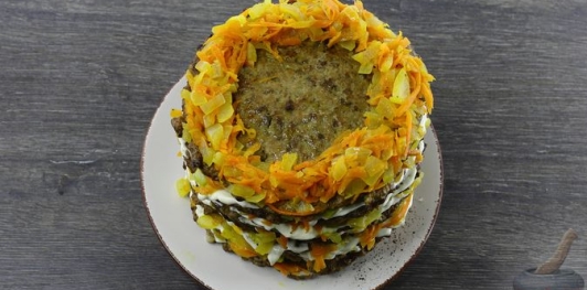 Фото приготовления рецепта: Печеночно-мясной торт - шаг №28