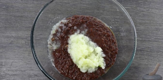 Фото приготовления рецепта: Печеночно-мясной торт - шаг №5