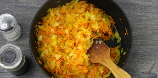 Фото приготовления рецепта: Печеночно-мясной торт - шаг №23