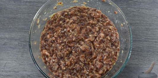 Фото приготовления рецепта: Печеночно-мясной торт - шаг №9