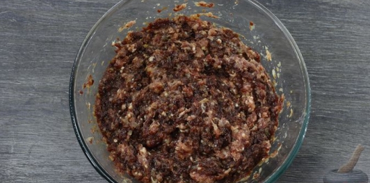 Фото приготовления рецепта: Печеночно-мясной торт - шаг №7