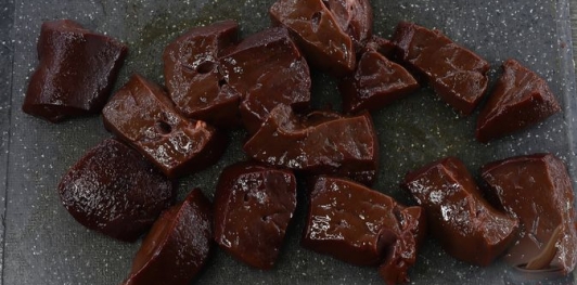 Фото приготовления рецепта: Печеночно-мясной торт - шаг №3