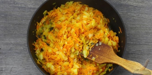 Фото приготовления рецепта: Печеночно-мясной торт - шаг №24