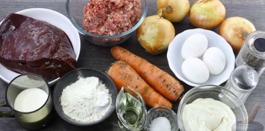 Фото приготовления рецепта: Печеночно-мясной торт - шаг №1