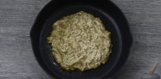 Фото приготовления рецепта: Печеночно-мясной торт - шаг №16