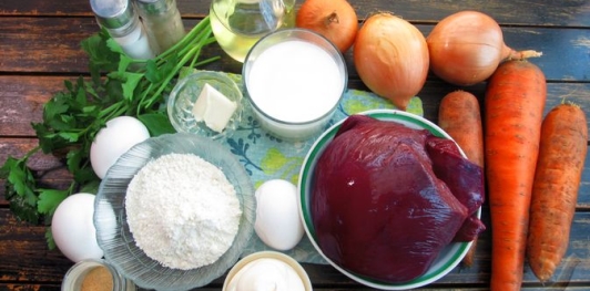 Фото приготовления рецепта: Печёночный торт с обжаренными овощами - шаг №1