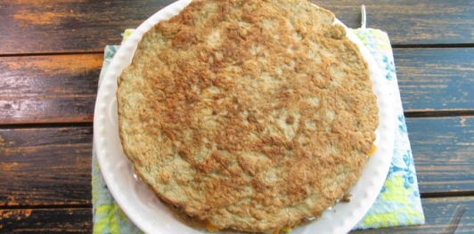 Фото приготовления рецепта: Печёночный торт с обжаренными овощами - шаг №17