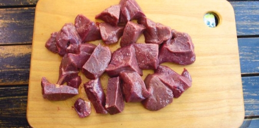 Фото приготовления рецепта: Печёночный торт с обжаренными овощами - шаг №2