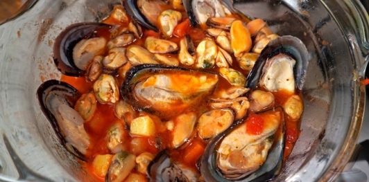 Фото приготовления рецепта: Пилаки из мидий - шаг №13