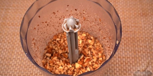 Фото приготовления рецепта: Пирожные «Пасхальные яйца» из печенья - шаг №2