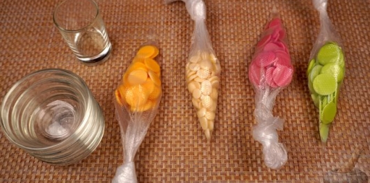 Фото приготовления рецепта: Пирожные «Пасхальные яйца» из печенья - шаг №14