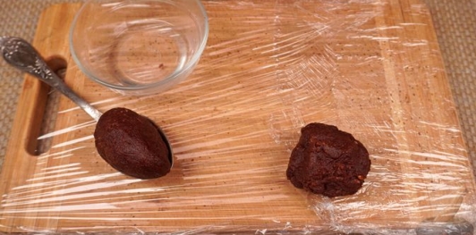 Фото приготовления рецепта: Пирожные «Пасхальные яйца» из печенья - шаг №12