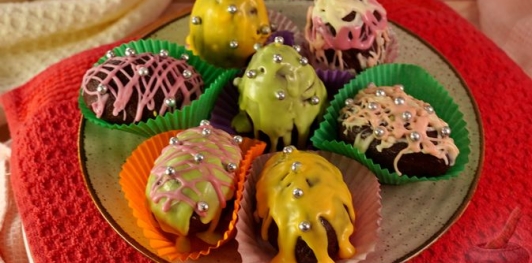 Фото приготовления рецепта: Пирожные «Пасхальные яйца» из печенья - шаг №17