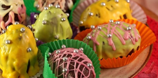 Фото приготовления рецепта: Пирожные «Пасхальные яйца» из печенья - шаг №18