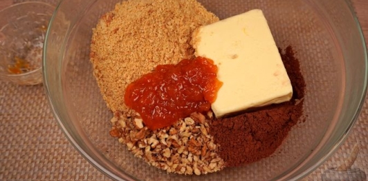 Фото приготовления рецепта: Пирожные «Пасхальные яйца» из печенья - шаг №7