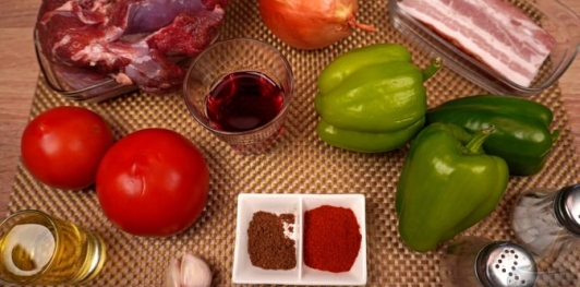 Фото приготовления рецепта: Пёркёльт из баранины - шаг №1