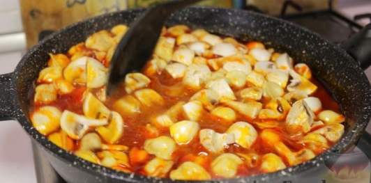 Фото приготовления рецепта: Похмельные пельмени "Том Ям" - шаг №5