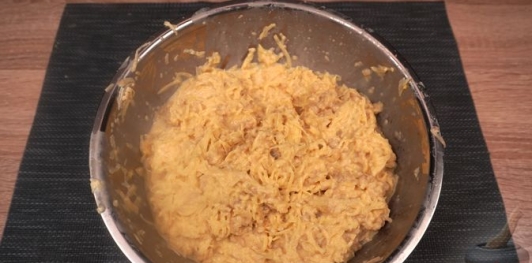 Фото приготовления рецепта: Польские картофельные оладьи - шаг №7