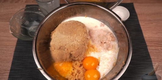 Фото приготовления рецепта: Польские картофельные оладьи - шаг №6