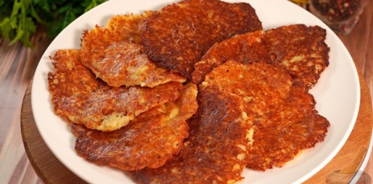 Фото приготовления рецепта: Польские картофельные оладьи - шаг №12