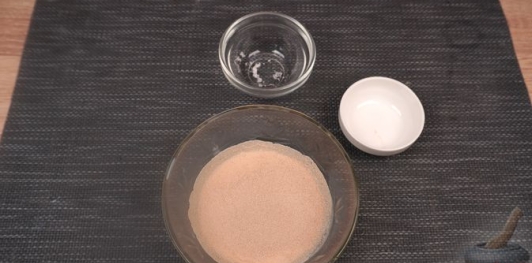 Фото приготовления рецепта: Польские картофельные оладьи - шаг №2