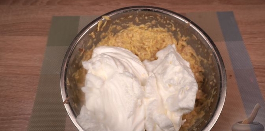 Фото приготовления рецепта: Польские картофельные оладьи - шаг №9